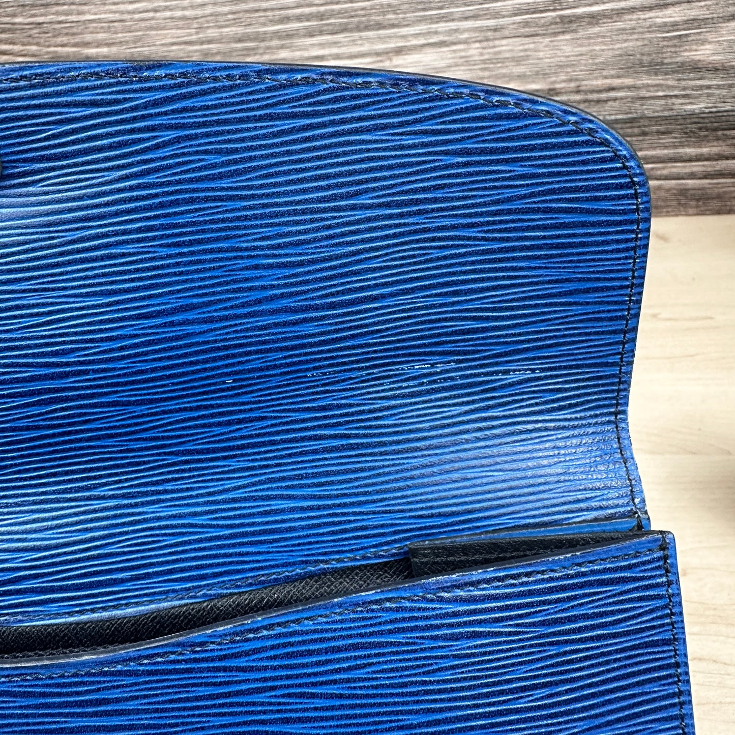 Louis Vuitton Toledo Blue Epi Leather Montaigne Clutch