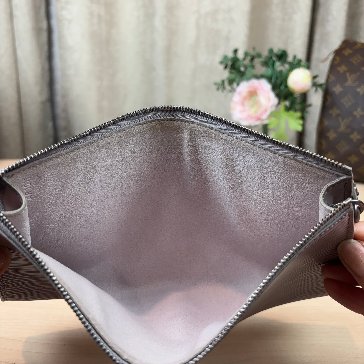Louis Vuitton Lilac Epi Leather Accessories Pochette 24