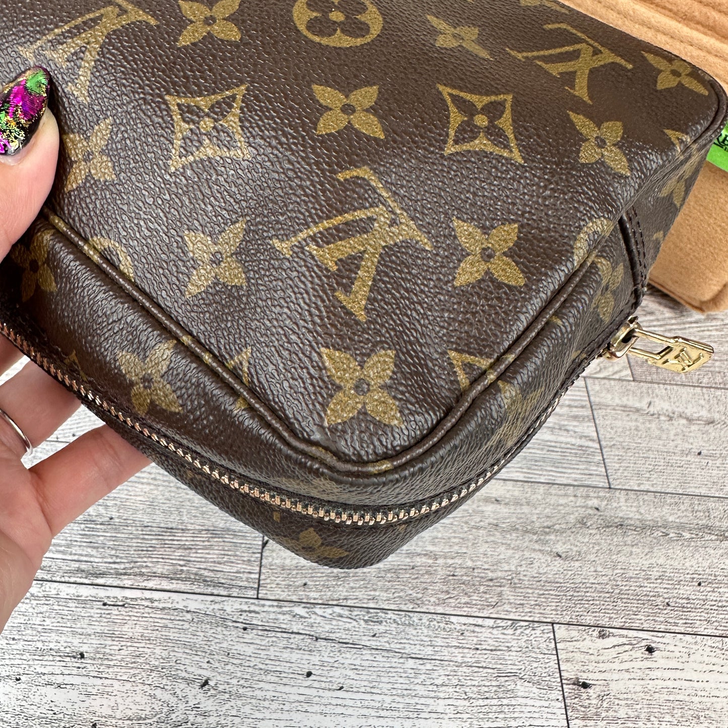 Louis Vuitton Trousse 23