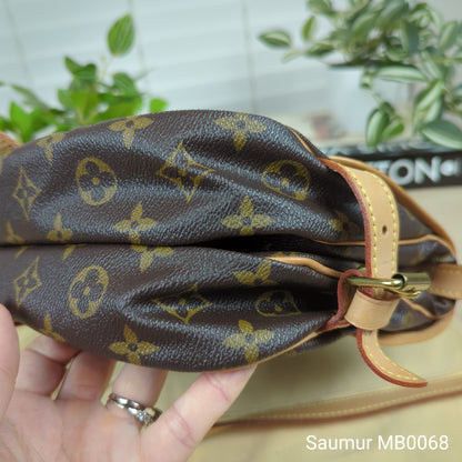 Louis Vuitton Monogram Saumur 30 Messenger Bag