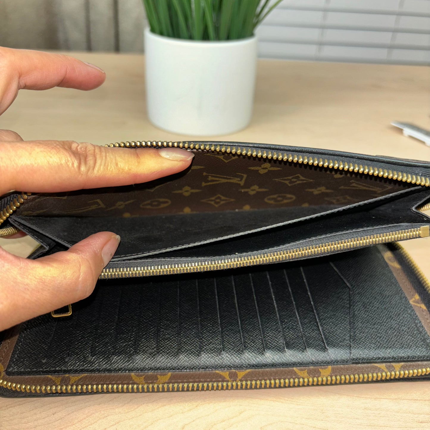 Louis Vuitton Monogram Daily Organizer Wallet Noir