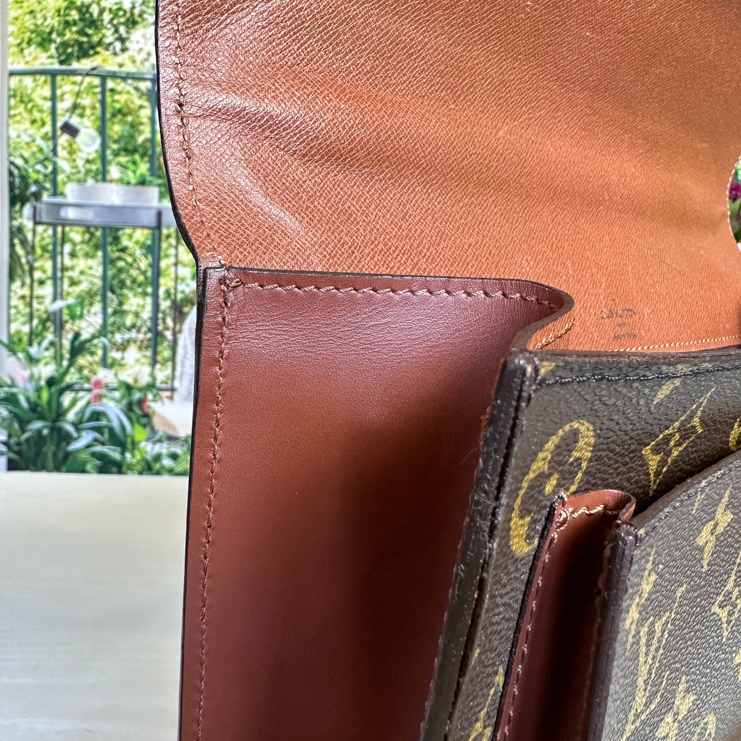 Louis Vuitton Vintage Monceau 28
