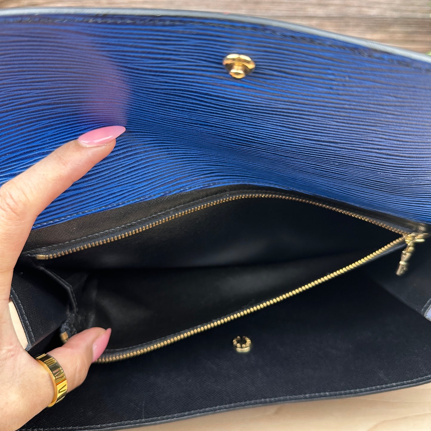 Louis Vuitton Toledo Blue Epi Leather Montaigne Clutch