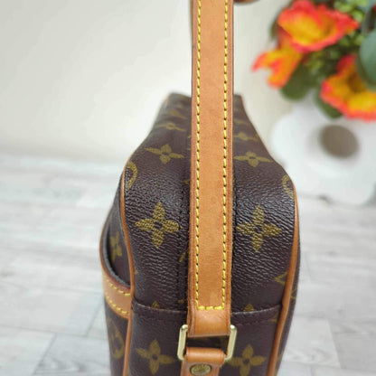 Louis Vuitton Trocadero 27 Crossbody Bag