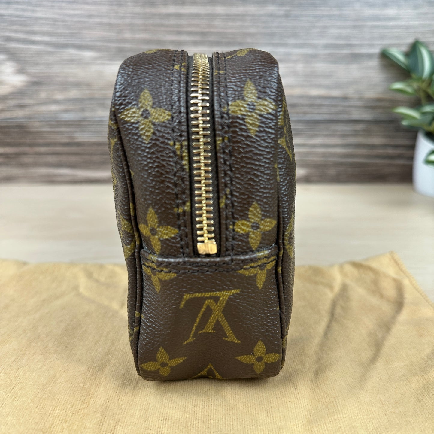 Louis Vuitton Trousse 18 Monogram