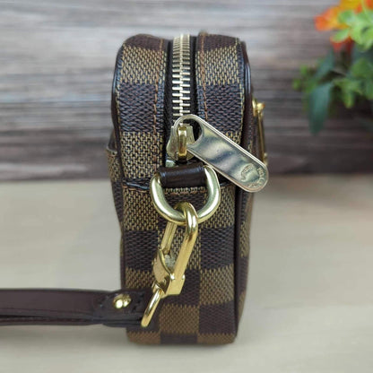 Louis Vuitton Damier Canvas Macao Wristlet Clutch