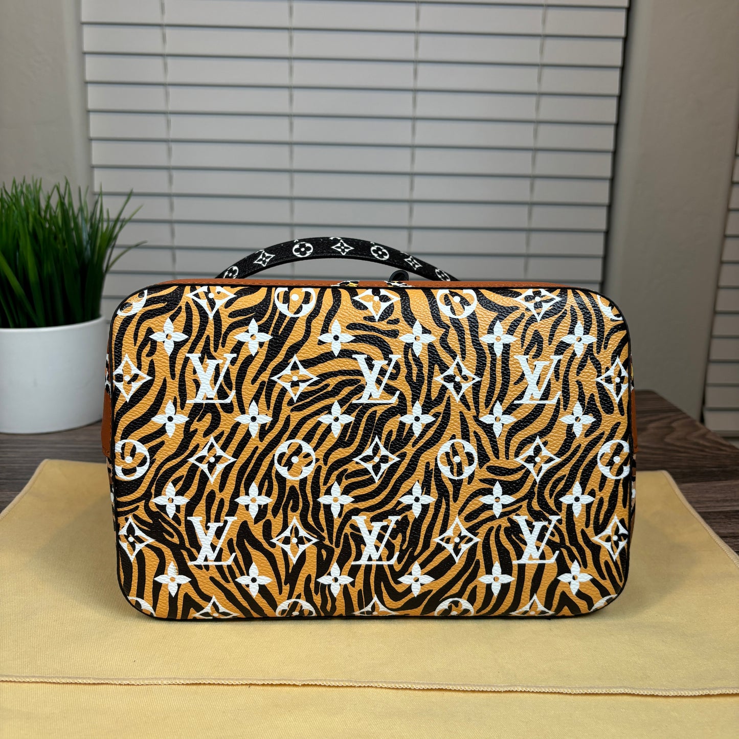 Louis Vuitton Limited Edition Monogram Giant Jungle NéoNoé