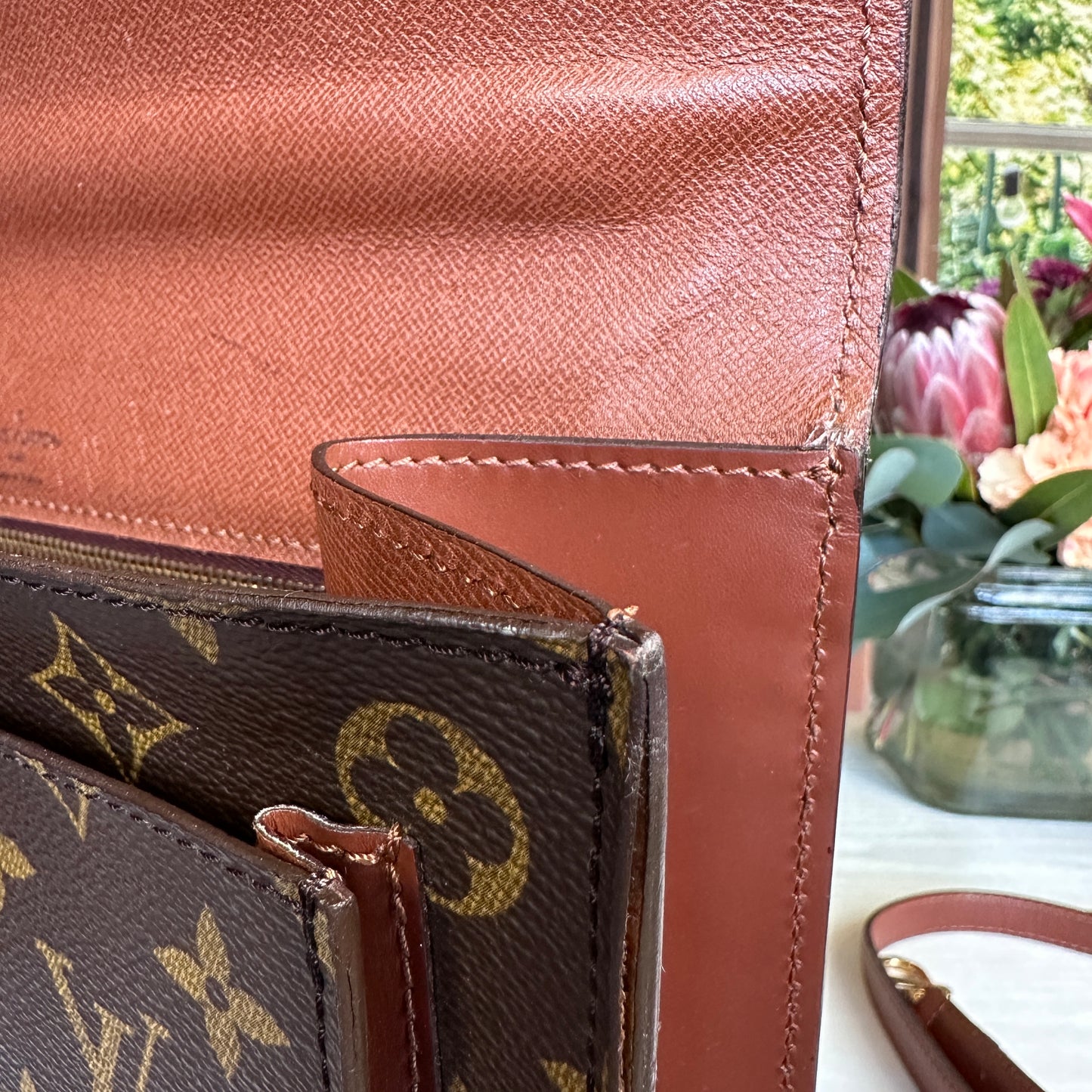 Louis Vuitton Vintage Monceau 28