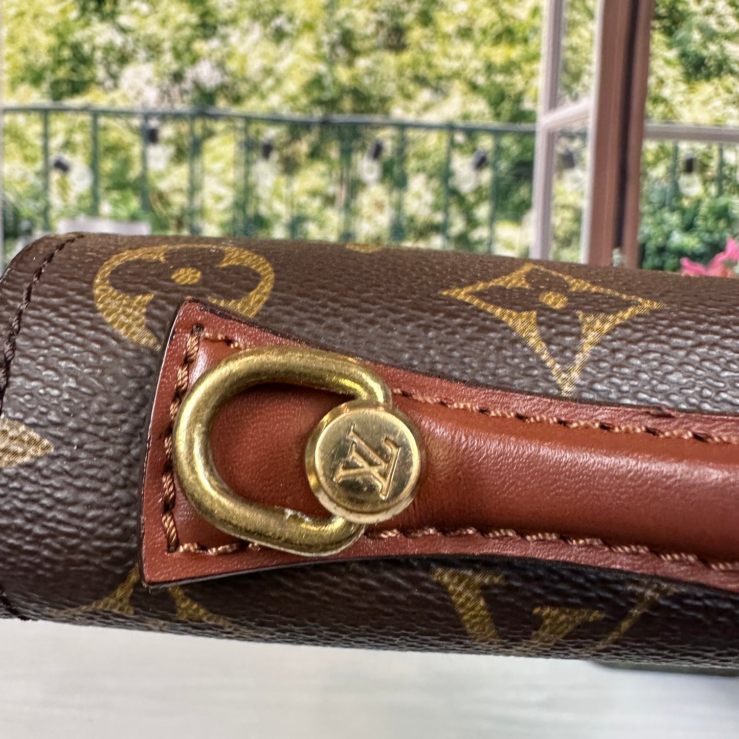 Louis Vuitton Vintage Monceau 28