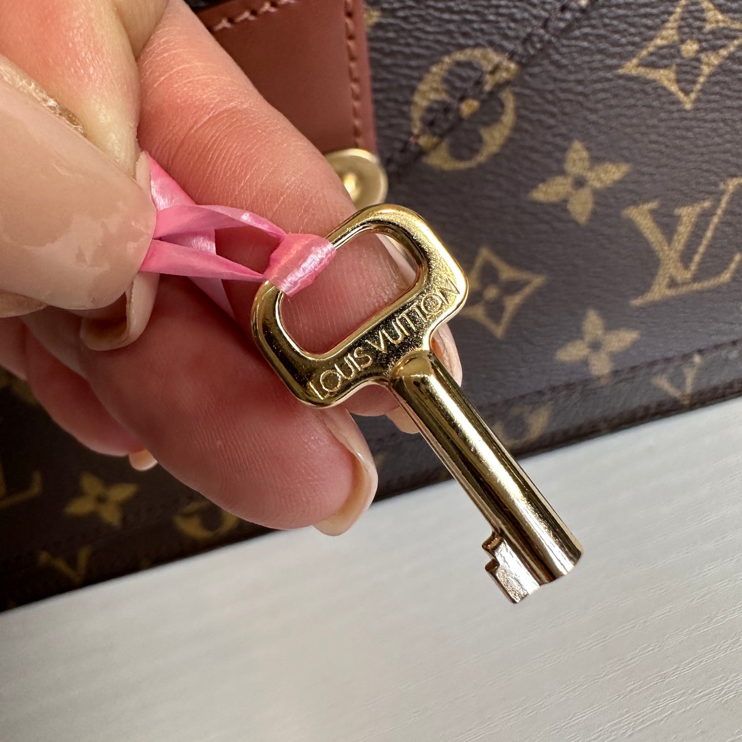 Louis Vuitton Vintage Monceau 28