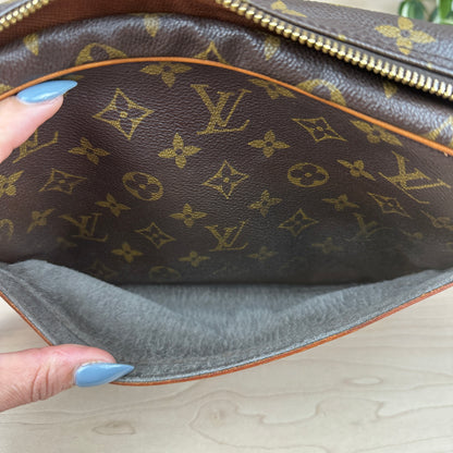 Louis Vuitton Trocadero 27 Crossbody Bag