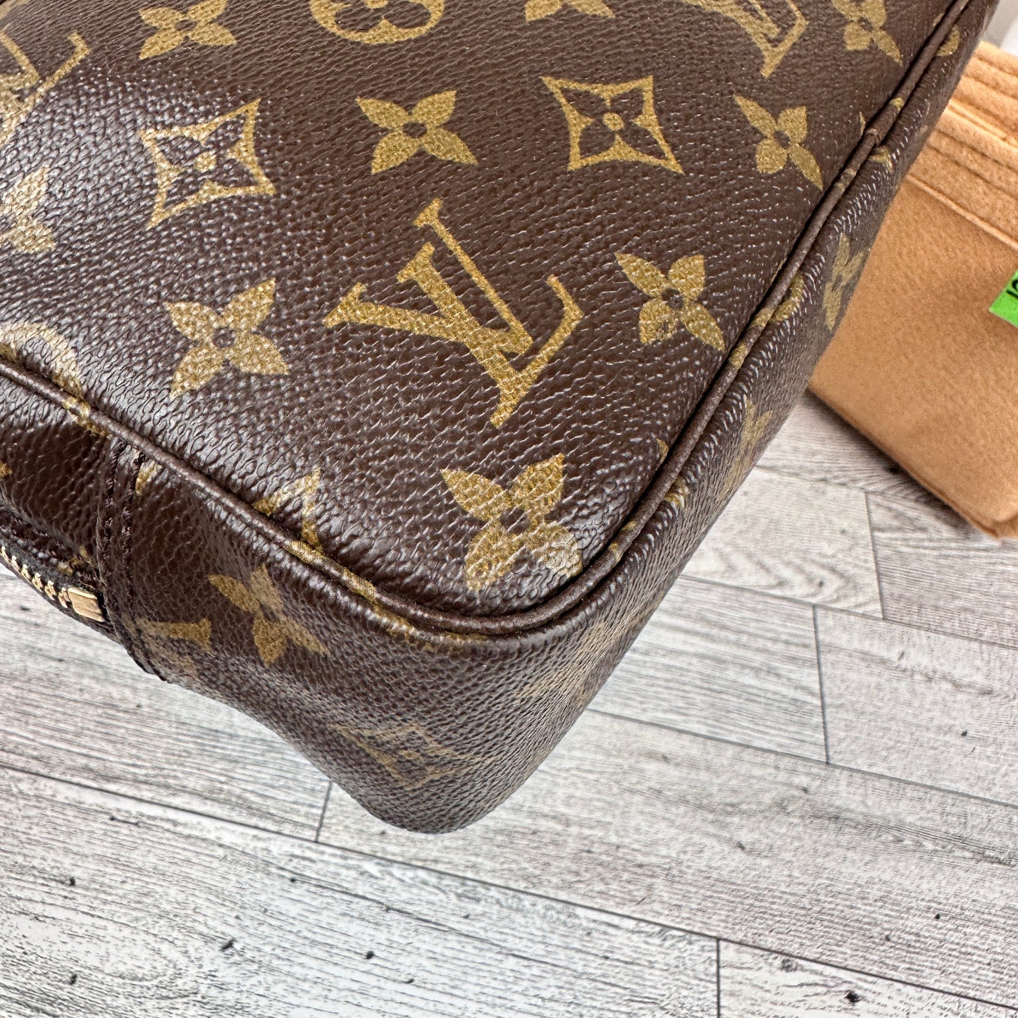 Louis Vuitton Trousse 23