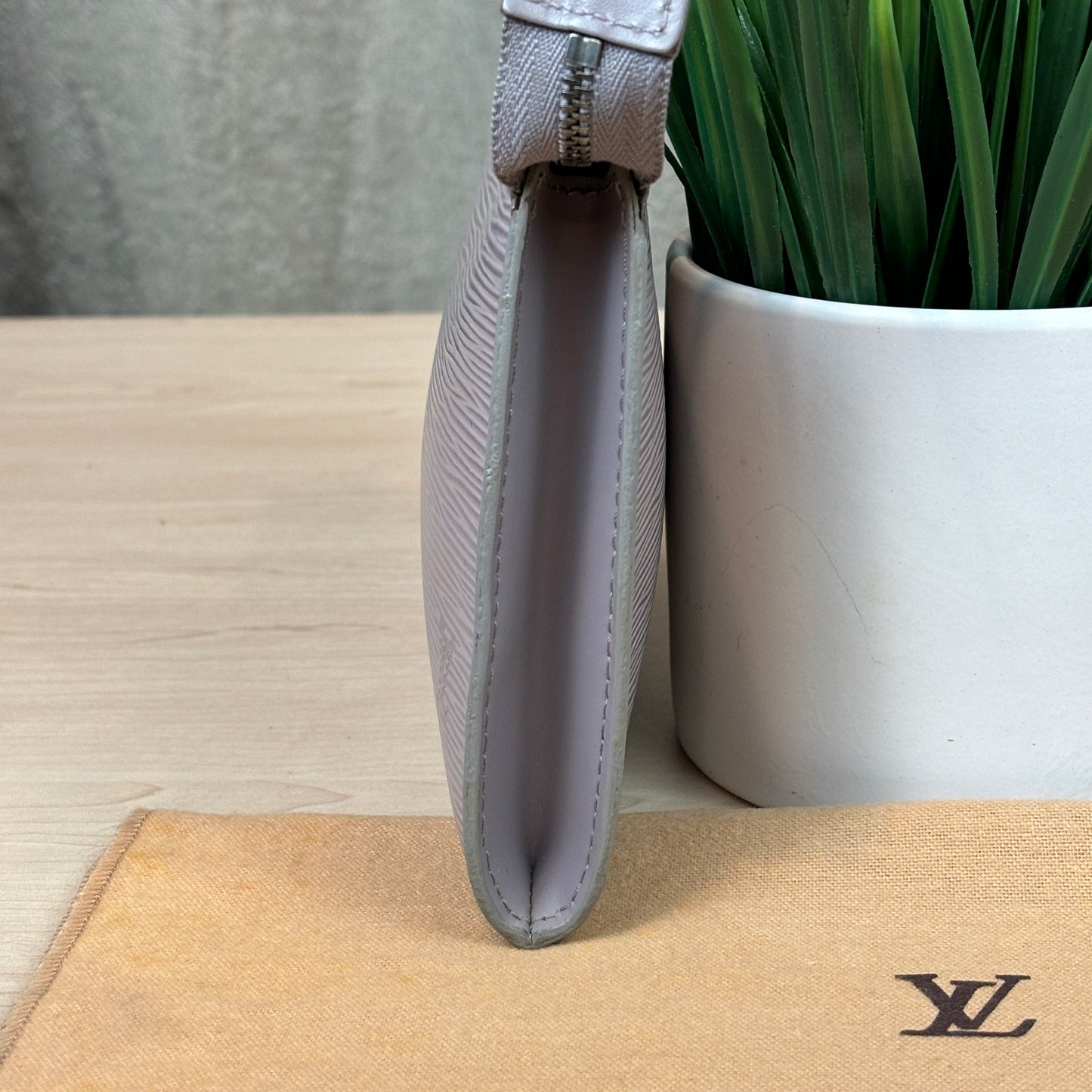 Louis Vuitton Lilac Epi Leather Accessories Pochette 24