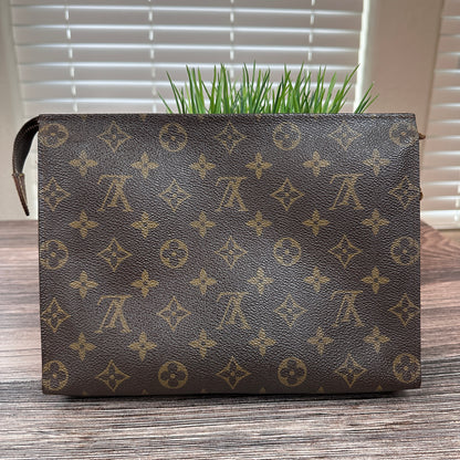 Louis Vuitton Vintage Toiletry 26 with Crossbody Kit