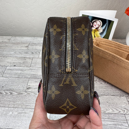 Louis Vuitton Trousse 23