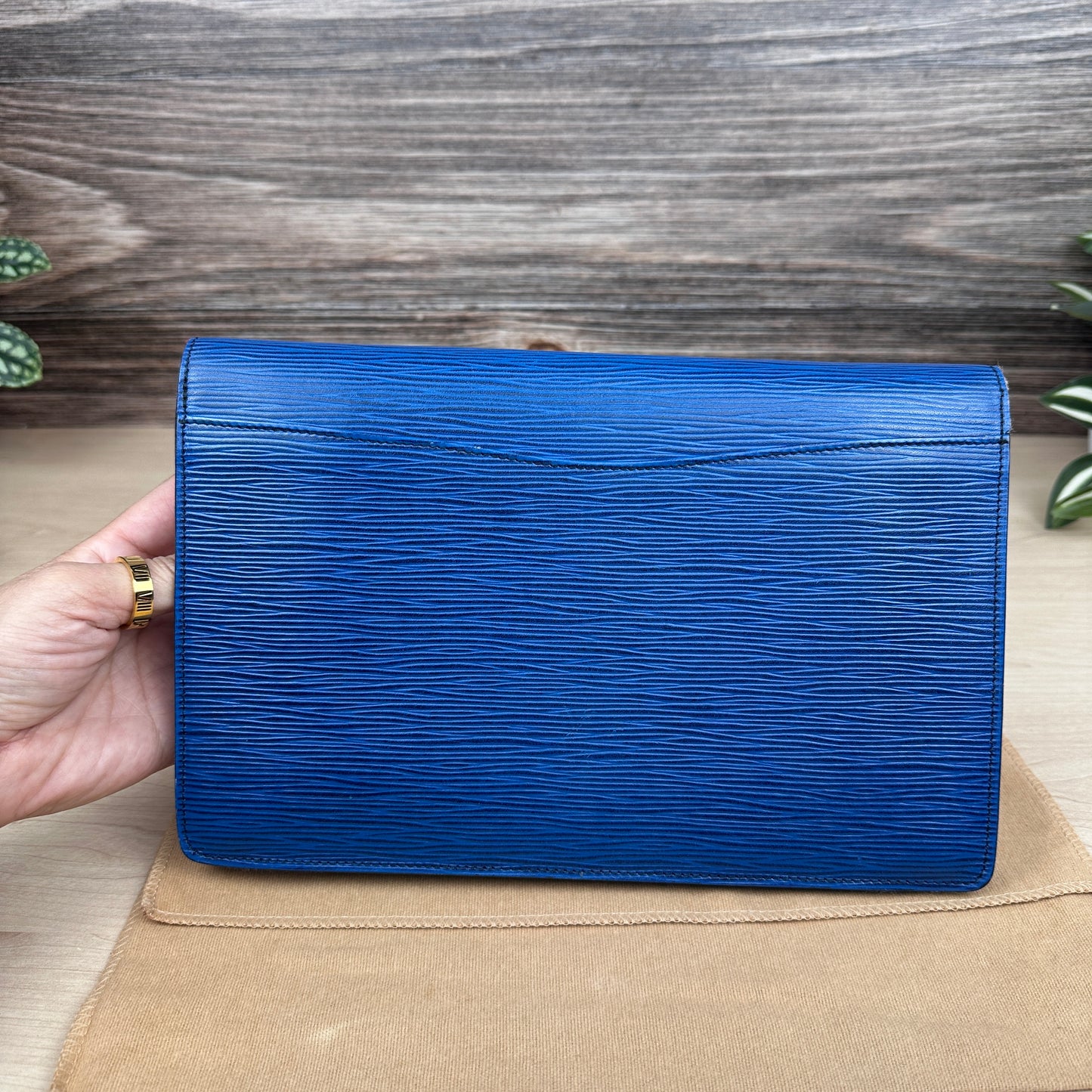 Louis Vuitton Toledo Blue Epi Leather Montaigne Clutch