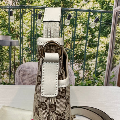 Gucci Classic GG Flat Medium Messenger Bag OffWhite