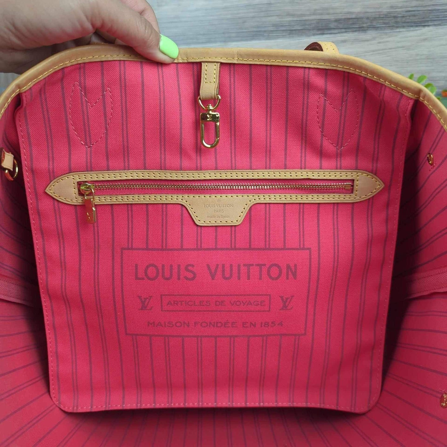 Louis Vuitton Limited Edition Grenade Pink V Neverfull MM