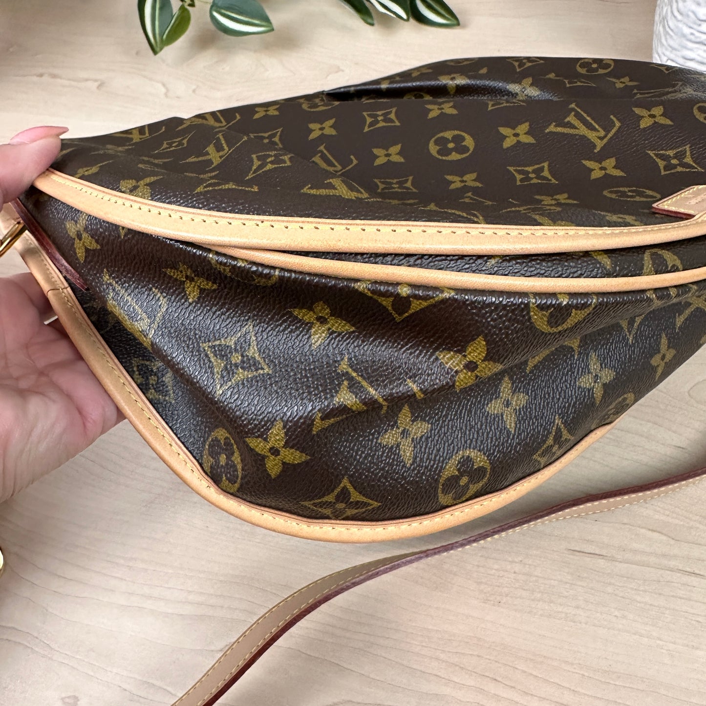 Louis Vuitton Menilmontant GM