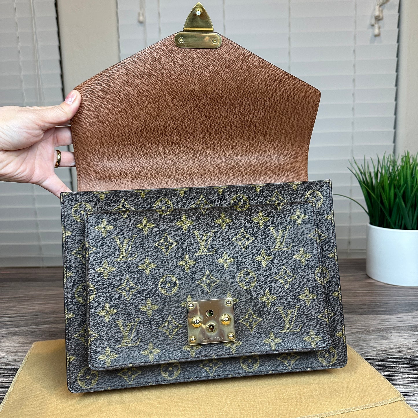 Louis Vuitton Monceau 28