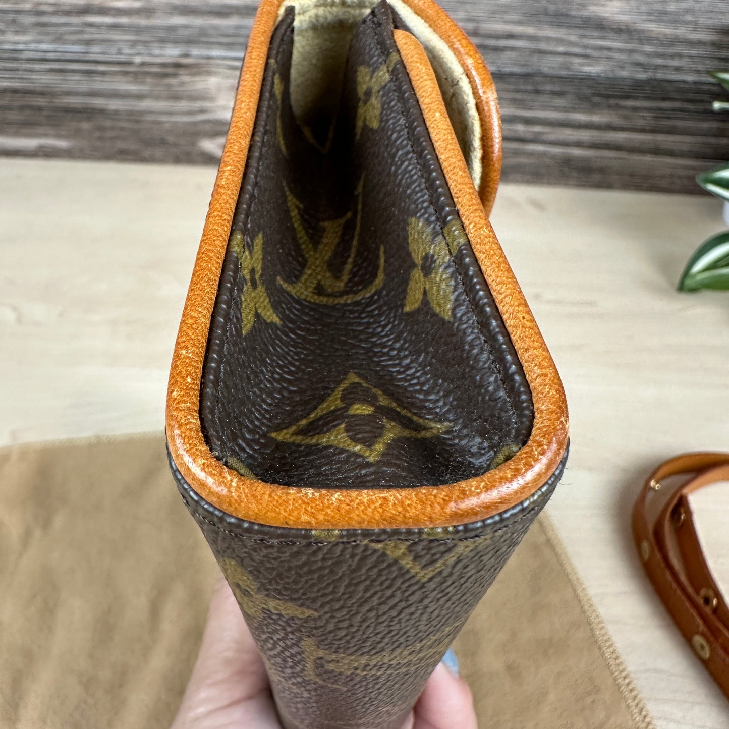 Louis Vuitton Florentine Pochette Belt Bag