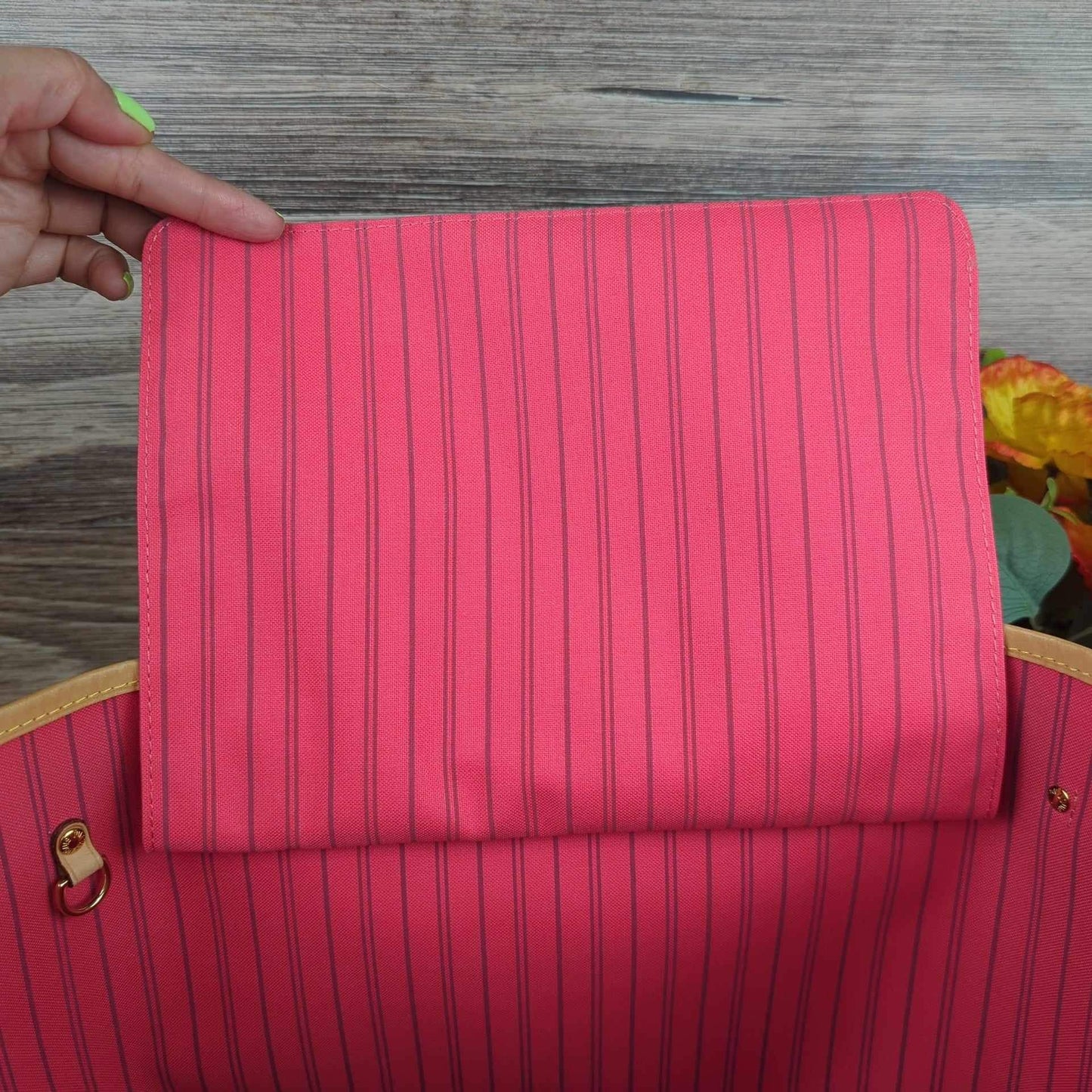 Louis Vuitton Limited Edition Grenade Pink V Neverfull MM
