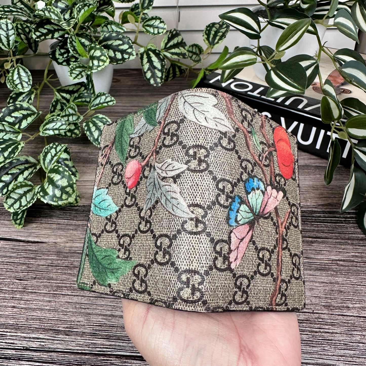 Supreme Monogram Tian Card Case Beige Multicolor Red