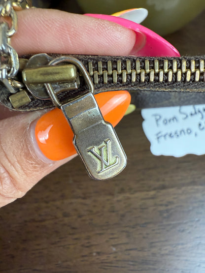 Monogram Key Cles