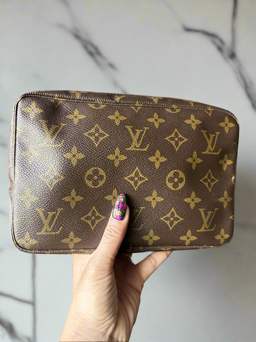 Louis Vuitton Trousse 23