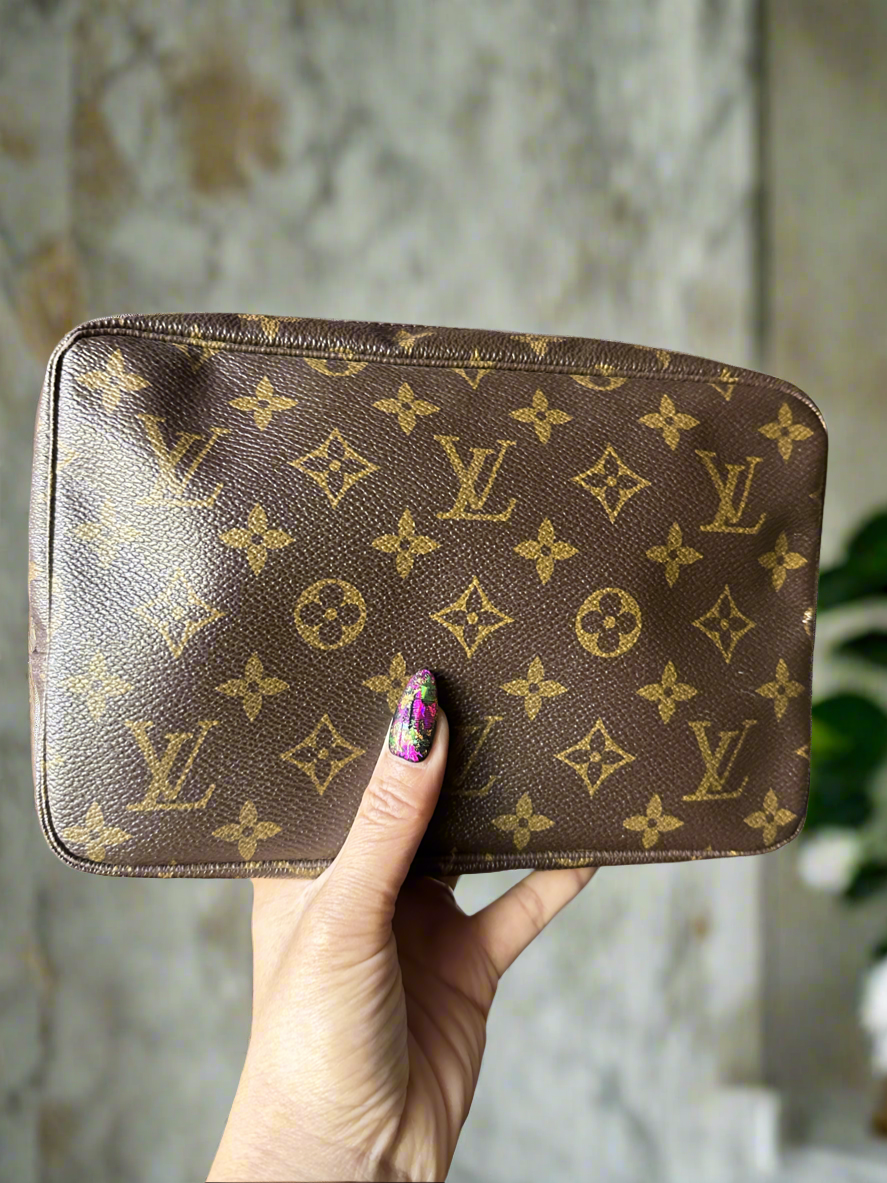 Louis Vuitton Trousse 23
