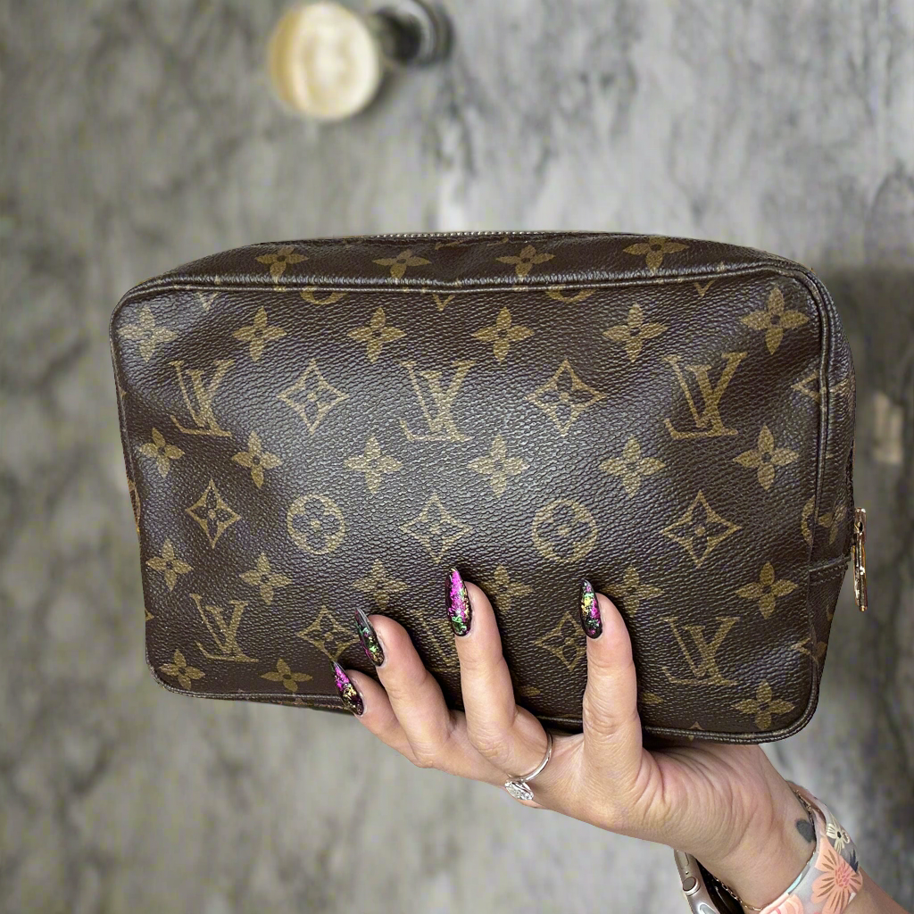 Louis Vuitton Trousse 23