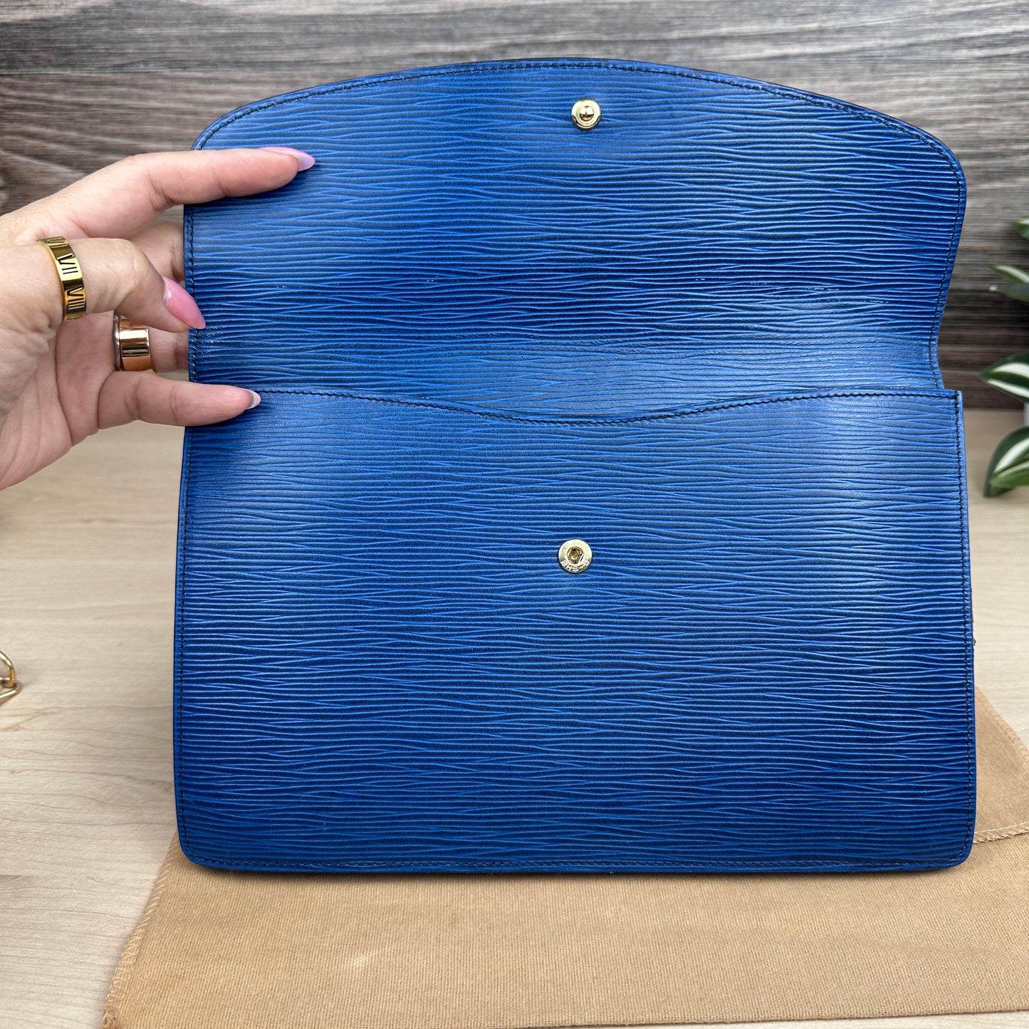 Louis Vuitton Toledo Blue Epi Leather Montaigne Clutch
