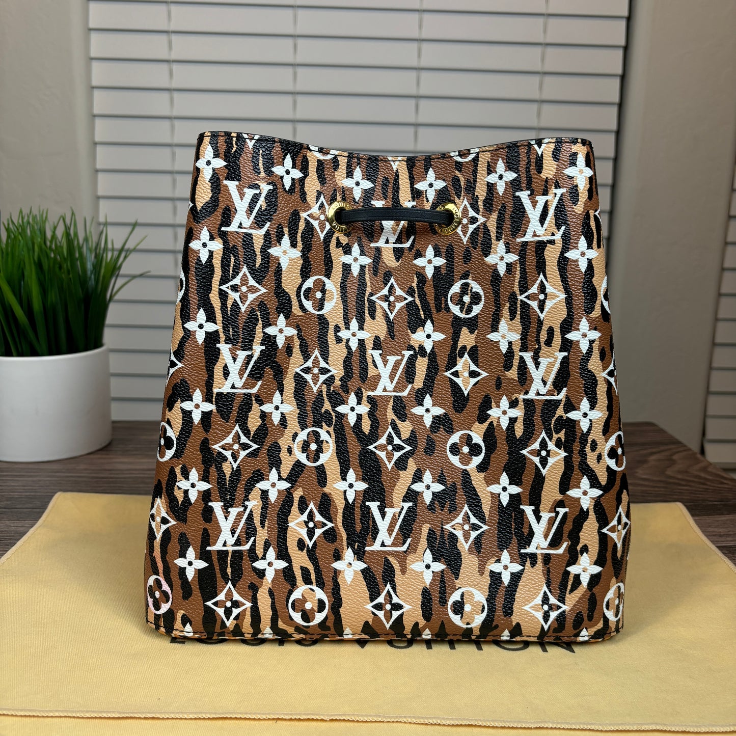 Louis Vuitton Limited Edition Monogram Giant Jungle NéoNoé
