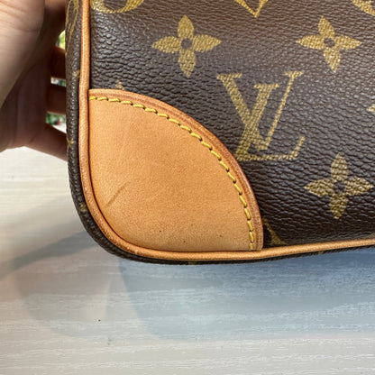 Louis Vuitton Nile GM Crossbody Bag Monogram Canvas