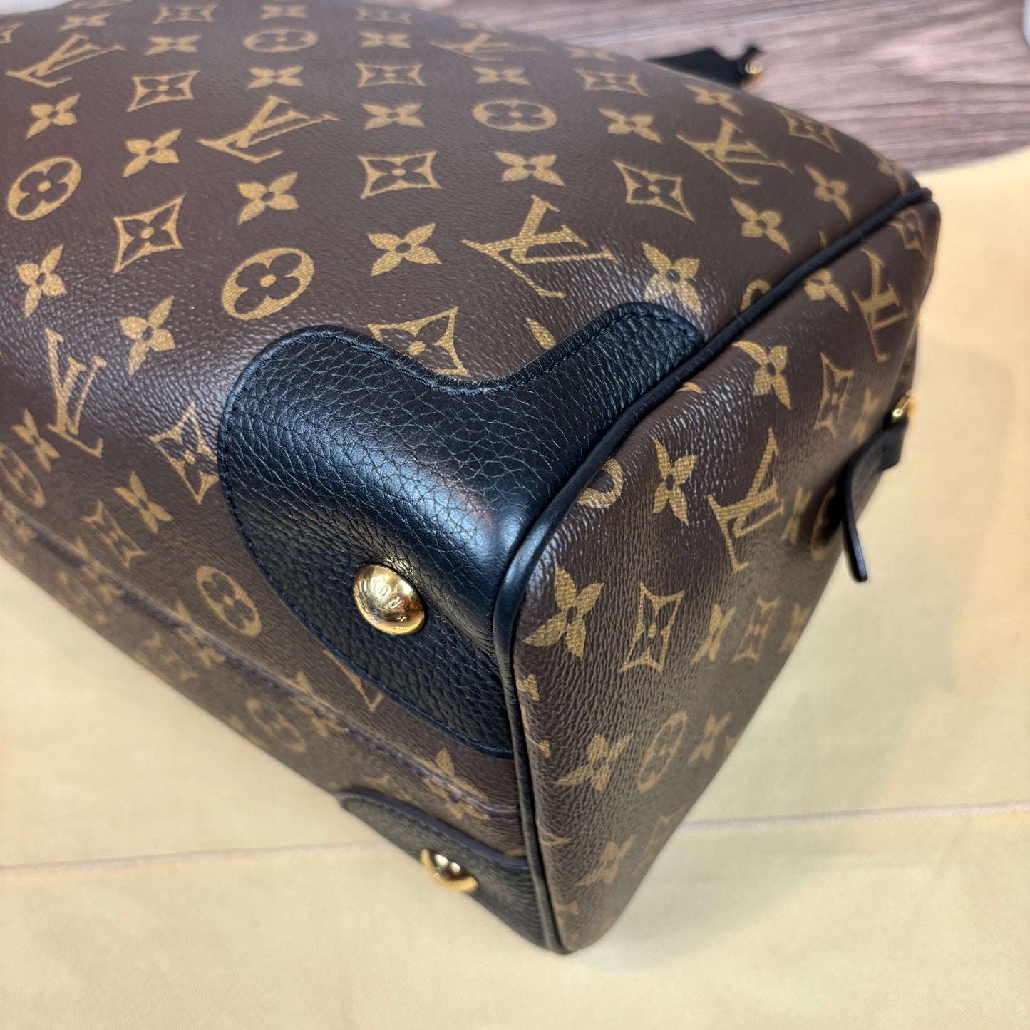 Louis Vuitton Retiro Noir