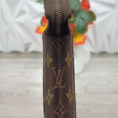Louis Vuitton Toiletry 26