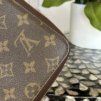 Louis Vuitton Escapade Travel Organizer Zip Wallet