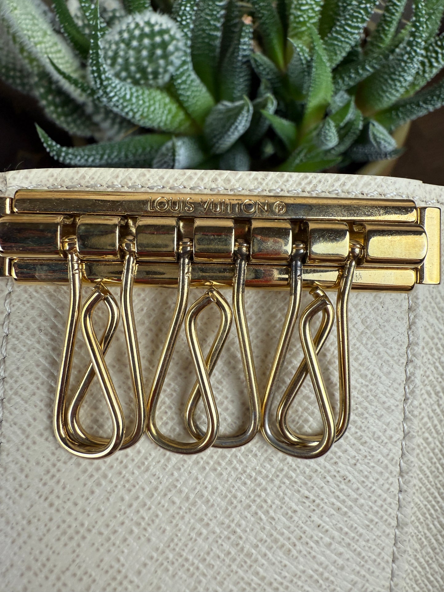 6-Ring Key Holder in Damier Azur