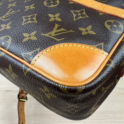 Louis Vuitton Trocadero 27 Crossbody Bag