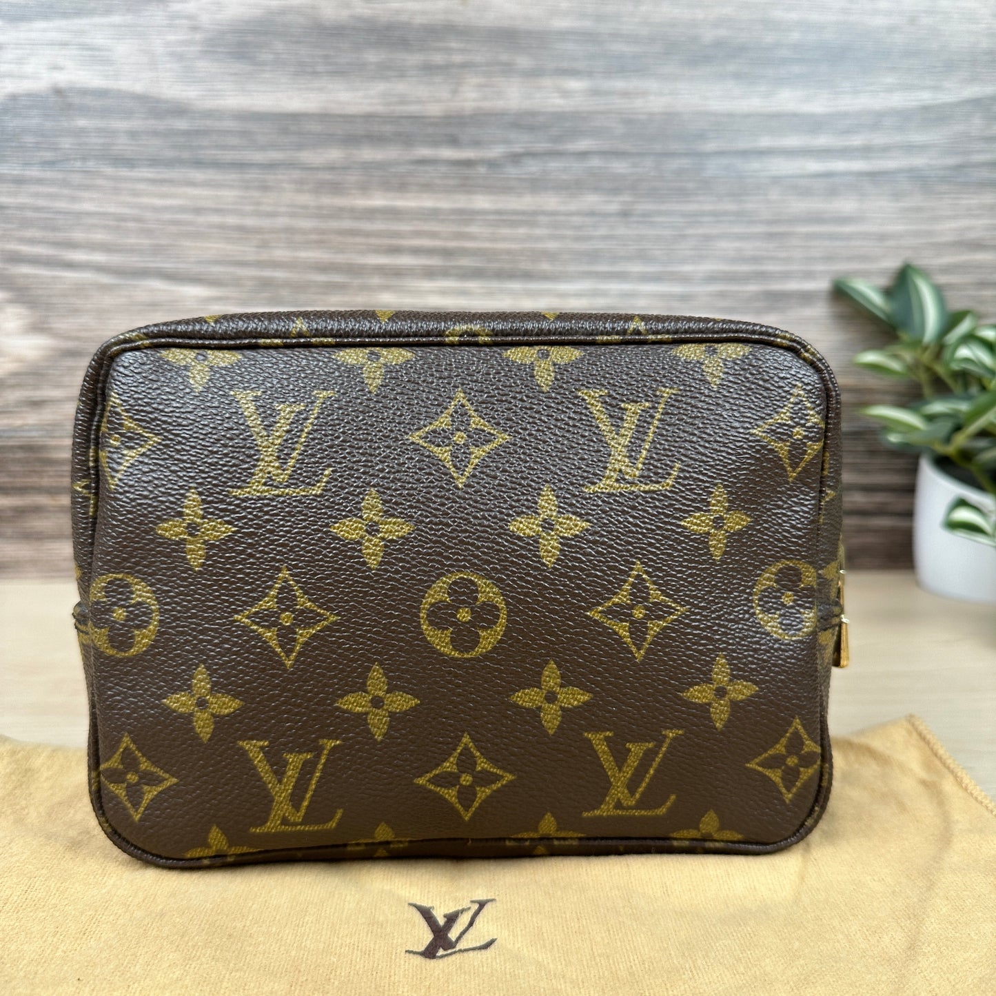Louis Vuitton Trousse 18 Monogram