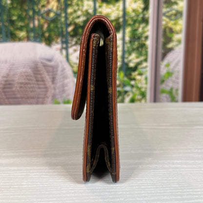 Louis Vuitton Vintage Dame Clutch
