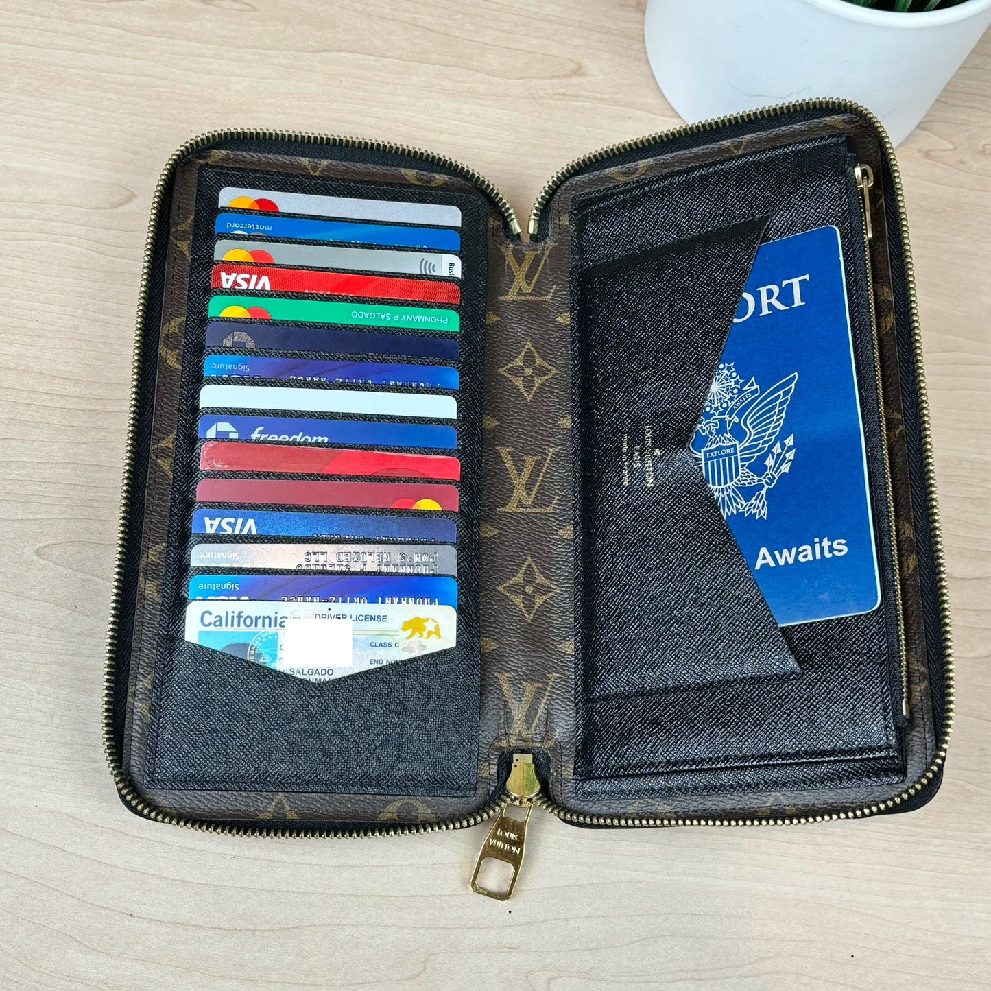 Louis Vuitton Monogram Daily Organizer Wallet Noir