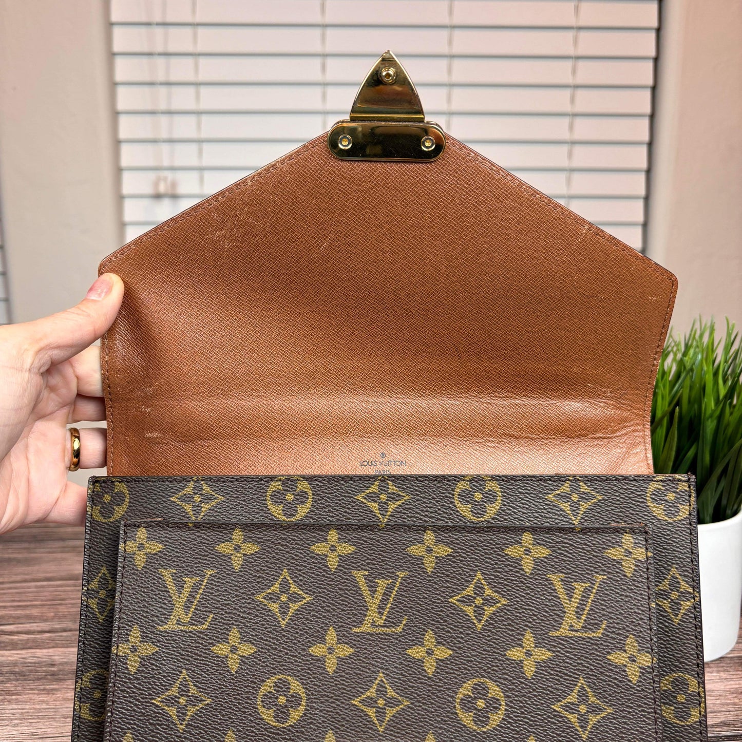 Louis Vuitton Monceau 26 Briefcase Bag