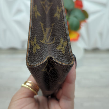 Louis Vuitton Toiletry 26