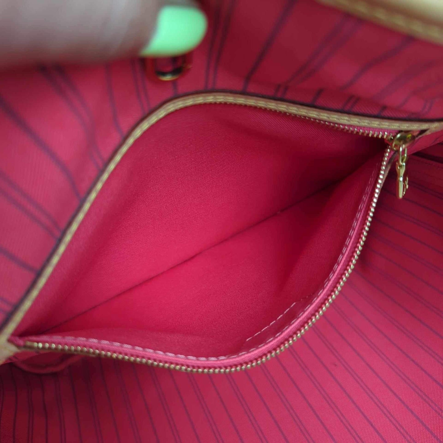Louis Vuitton Limited Edition Grenade Pink V Neverfull MM