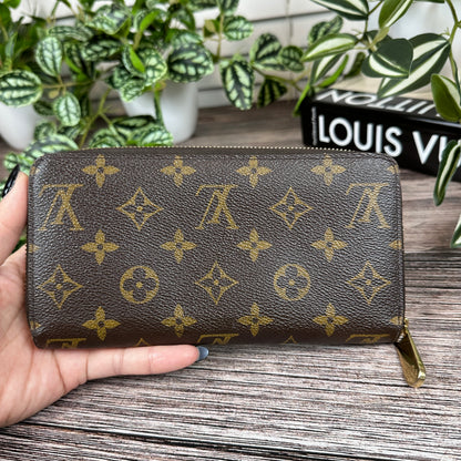 Louis Vuitton Monogram Zippy Wallet Fuchsia