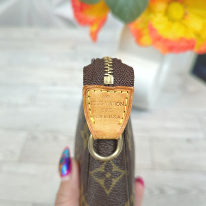 Louis Vuitton Pochette Accessories Monogram Canvas