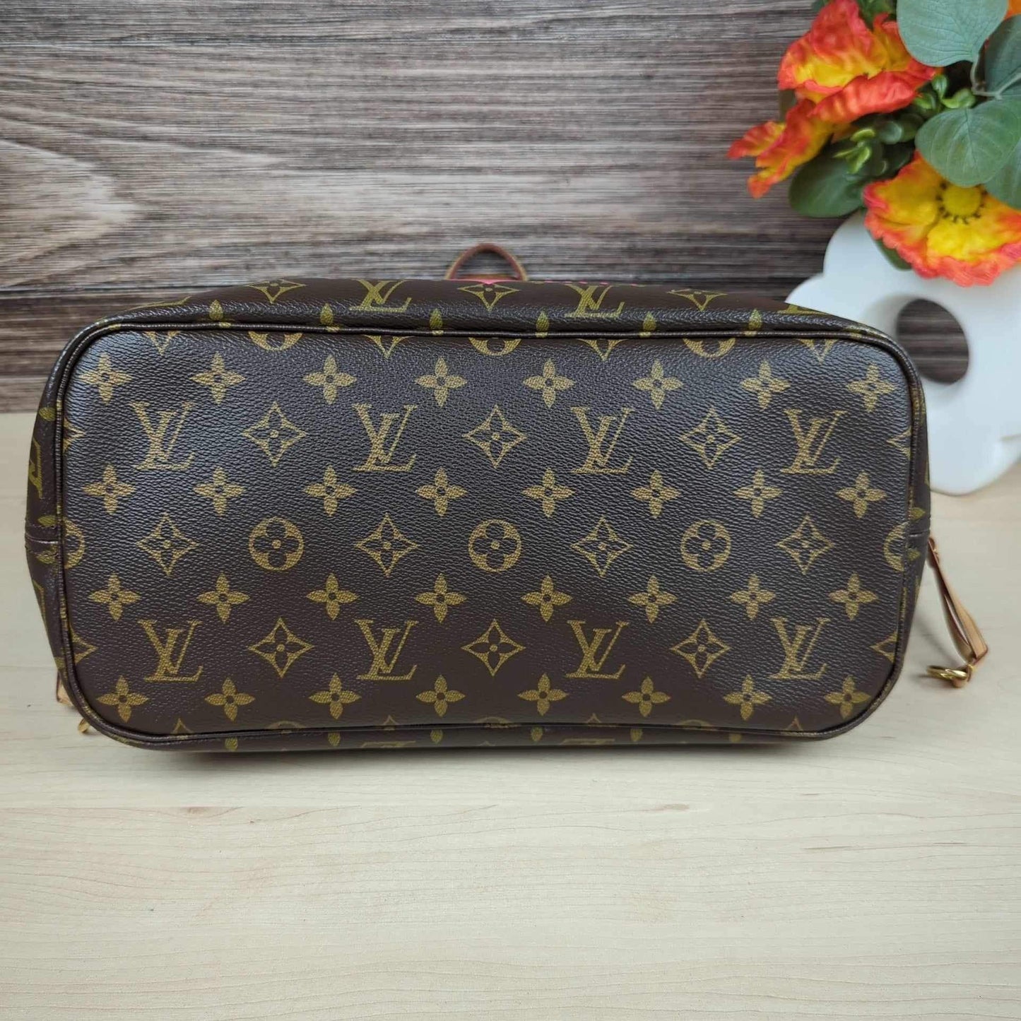 Louis Vuitton Limited Edition Grenade Pink V Neverfull MM