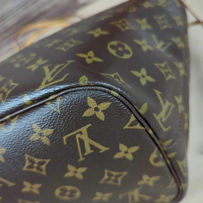 Louis Vuitton Limited Edition Grenade Pink V Neverfull MM