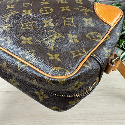 Louis Vuitton Trocadero 27 Crossbody Bag